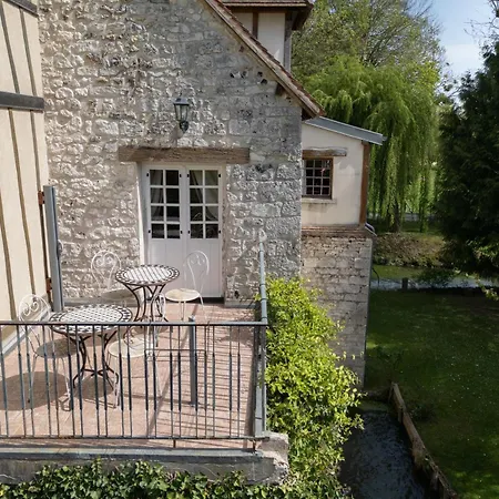 Le Moulin Des Chennevieres L Bed & Breakfast 3*