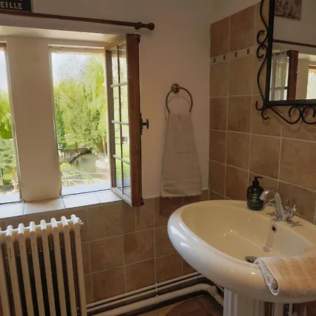 Le Moulin Des Chennevieres L Bed & Breakfast